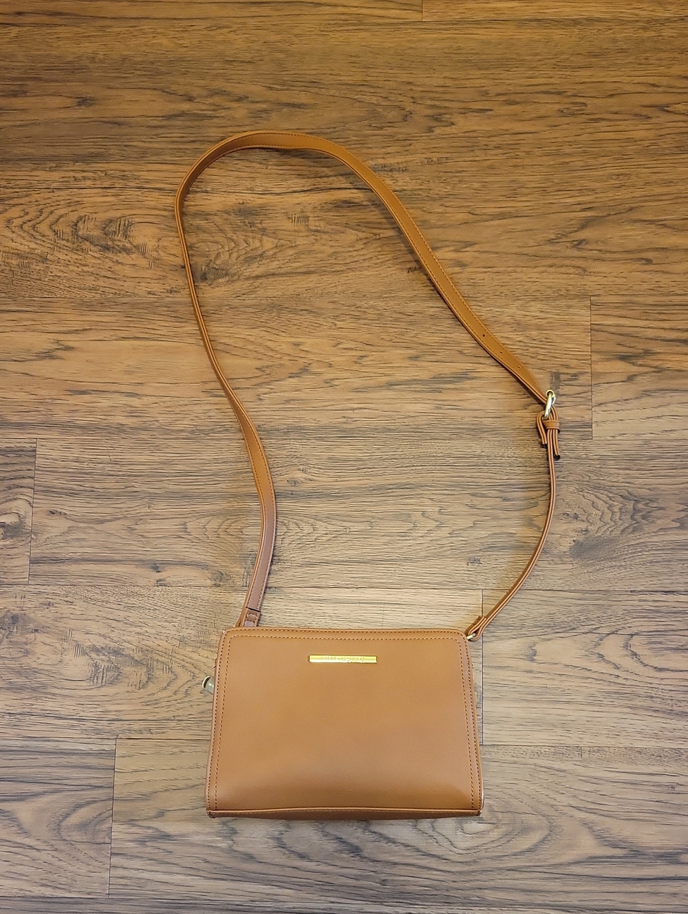 Steve Madden Tan Crossbody Bag with Gold Hardware